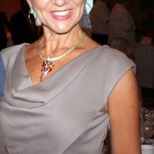 Ce soir, je joue les cartes sur la table Liliane - rencontre-Cougar-Arles