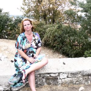 Les volets fermés, le téléphone qui chauffe Sonia - rencontre-Libertine-Martigues